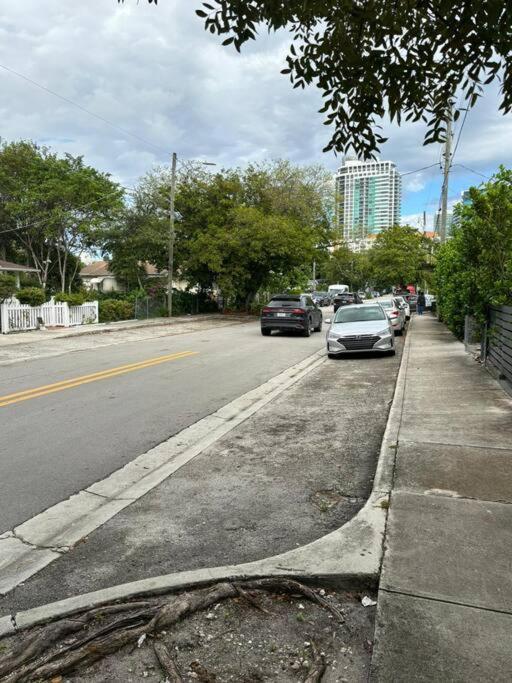 Quiet & Centrally Located House - Private Parking, Laundry And Storage For Luggage Miami Exterior photo