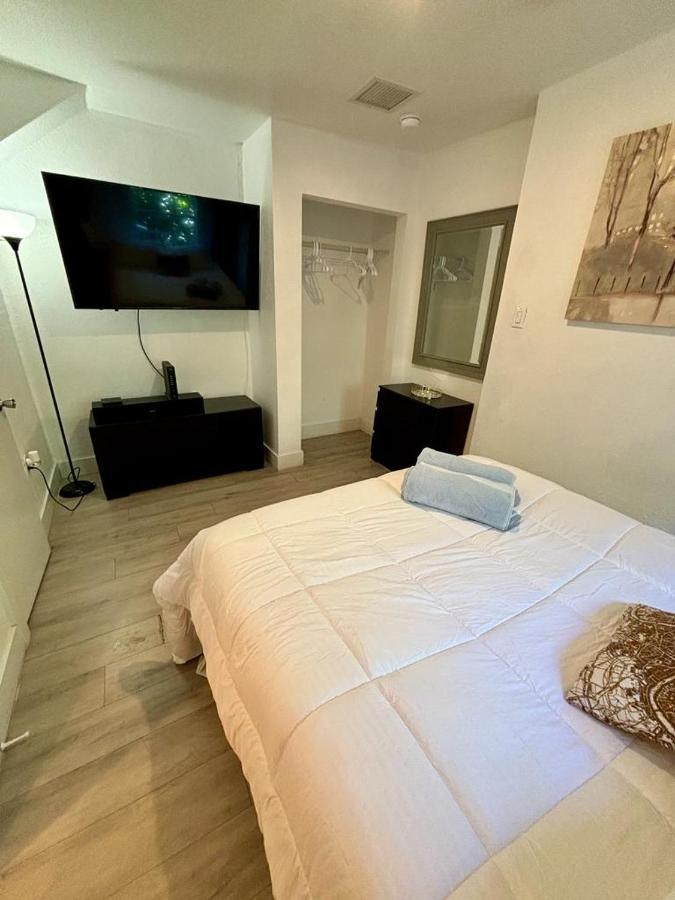 Quiet & Centrally Located House - Private Parking, Laundry And Storage For Luggage Miami Exterior photo